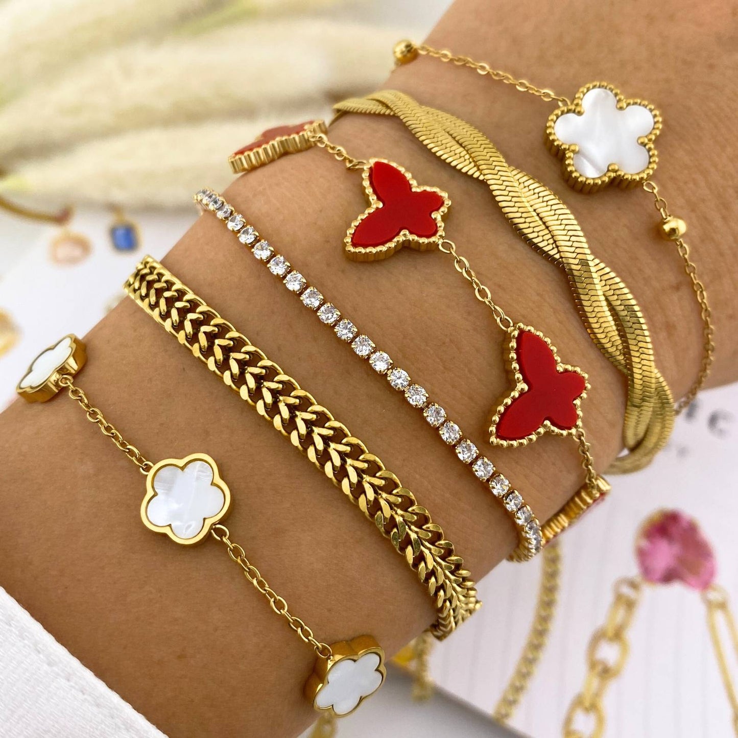 Daisy white flower 18k gold plated bracelet
