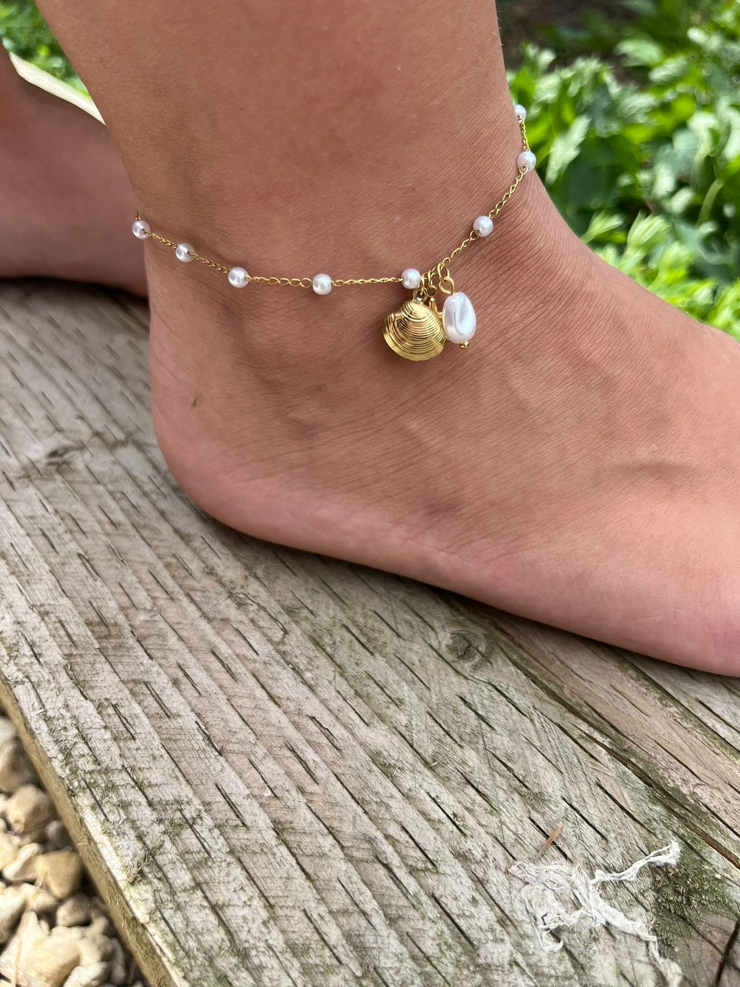 Karter is a 18k AAA gold plated Anklet with a shell, star and pearl charms