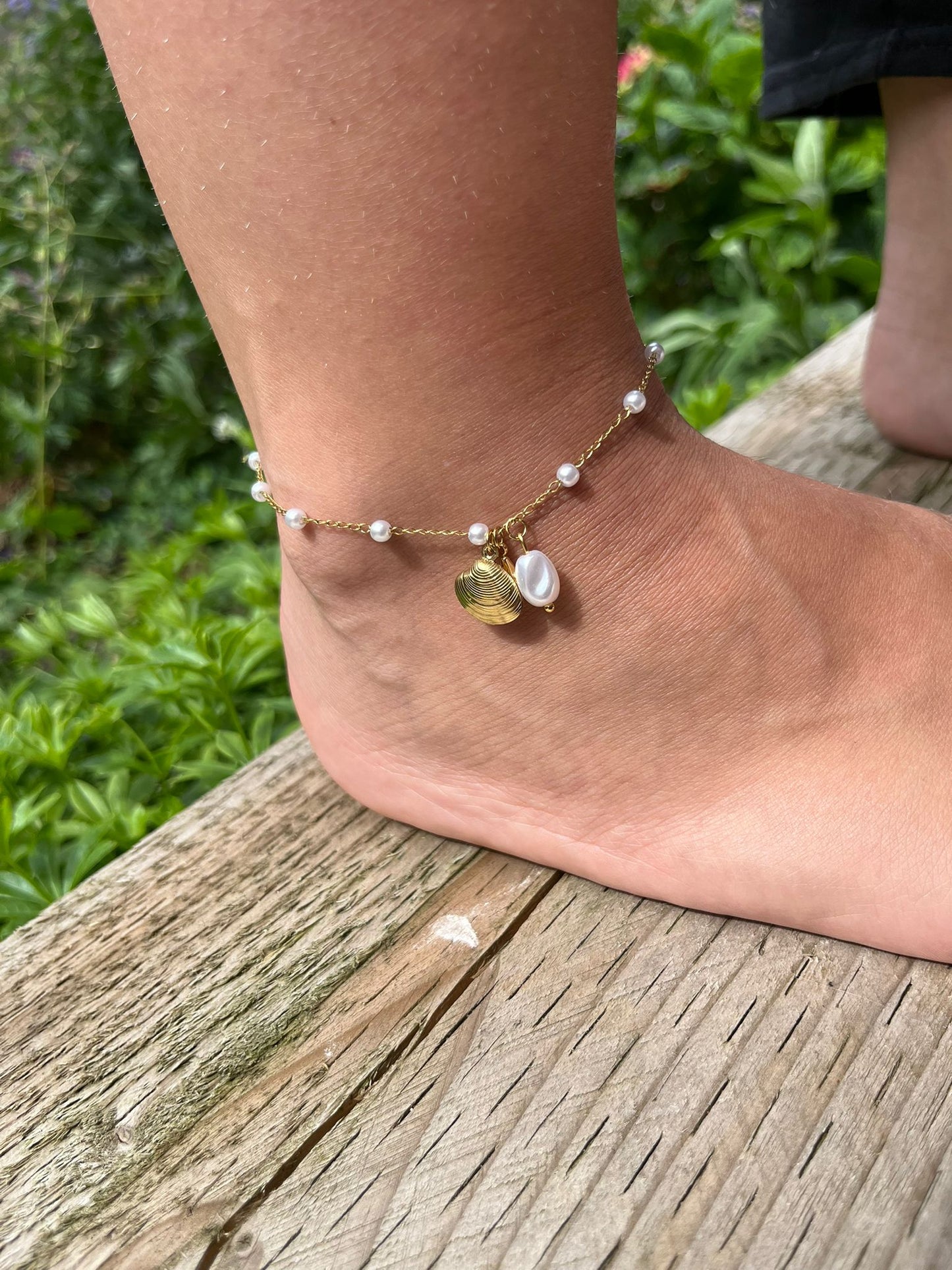 Karter is a 18k AAA gold plated Anklet with a shell, star and pearl charms