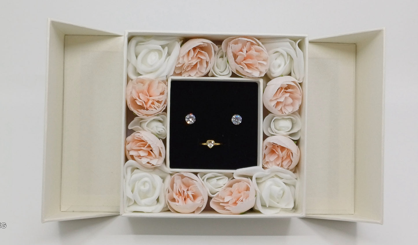 white rose and peach peony gift box