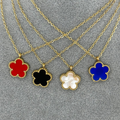 Black Daisy Pendant Necklace | 18k Gold Plated Stainless Steel