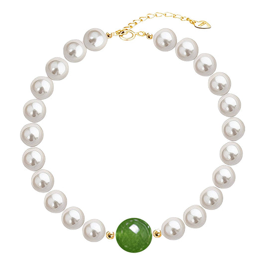 Indigo is a pearl bracelet with 18k AAA gold beads with a green bead at the centre