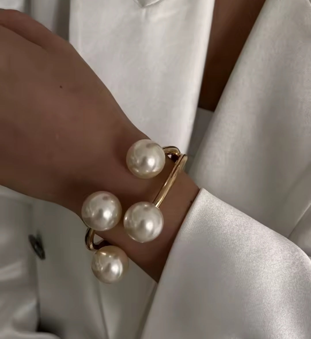 Leona is a half gold bangle with four Pearls as the focal