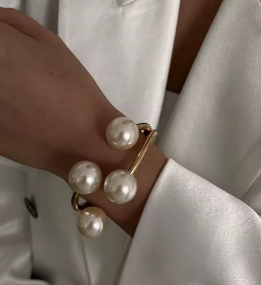 Leona is a half gold bangle with four Pearls as the focal