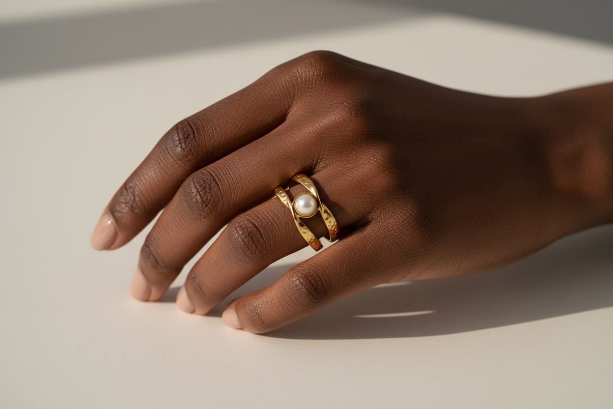 Everlee Ring - Black Model